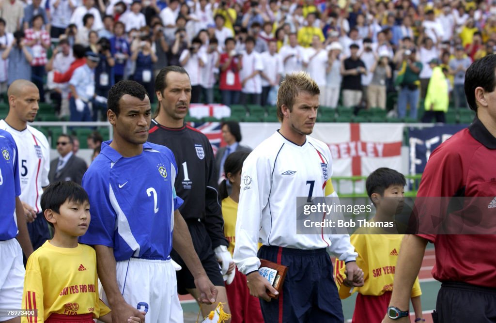 BT Football. 2002 FIFA World Cup Finals. Shizuoka, Japan. 21st June 2002. England 1 v Brazil 2. England's captain David Beckham with Brazil's captain Cafu lead out their teams into the stadium.