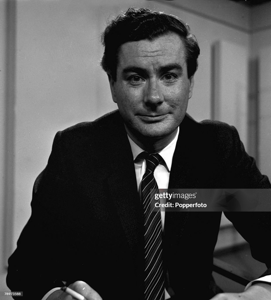 Portrait of newscaster Alistar Burnett presenting ITV's News at Ten, 1967.