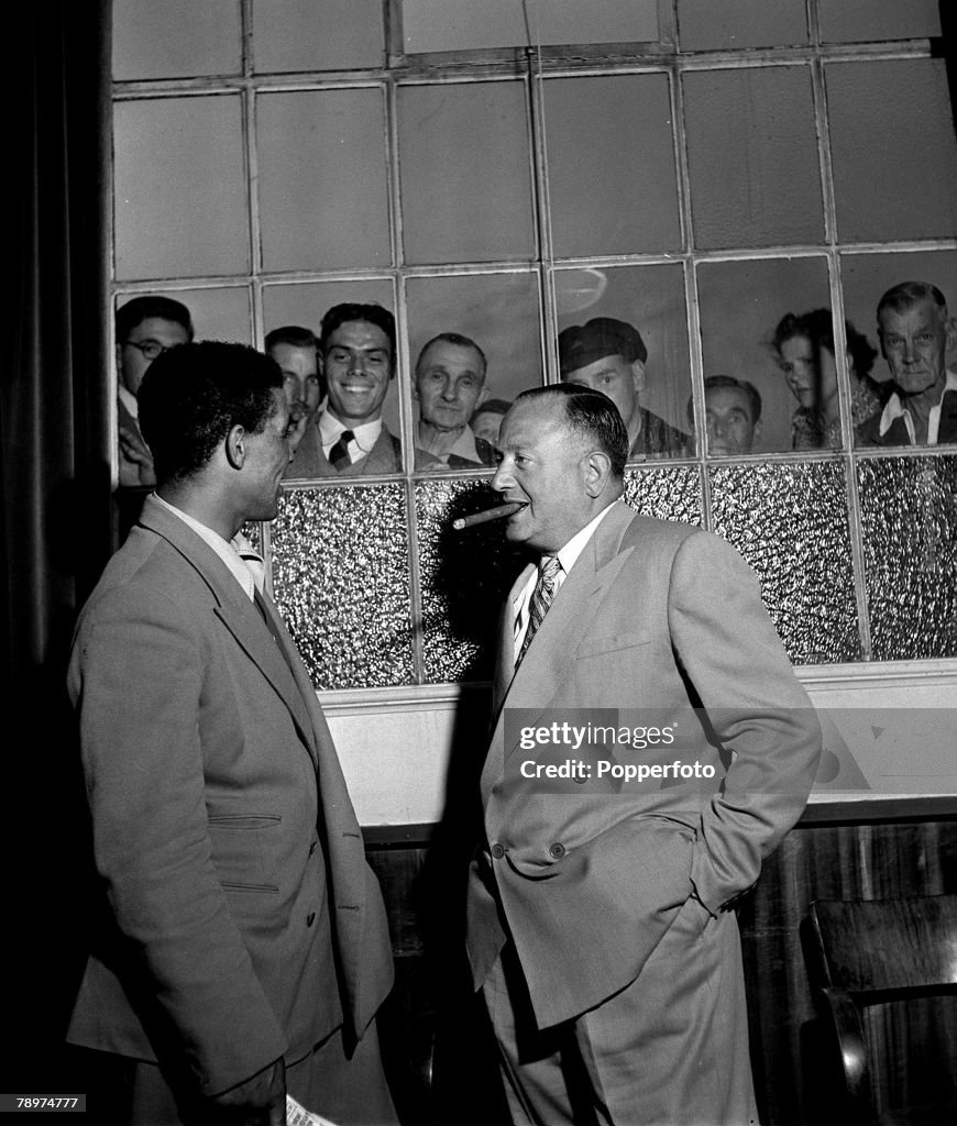 Boxing. 1951. Randolph Turpin chats to Jack Solomon's.