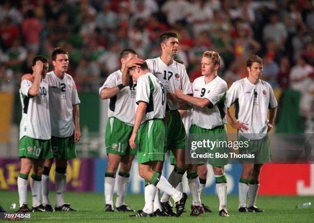 Football, 2002 FIFA World Cup Finals, Second Phase, Suwon, South Korea, 16th June 2002, Spain 1 v Republic Of Ireland 1, , Ireland's Matt Holland is...