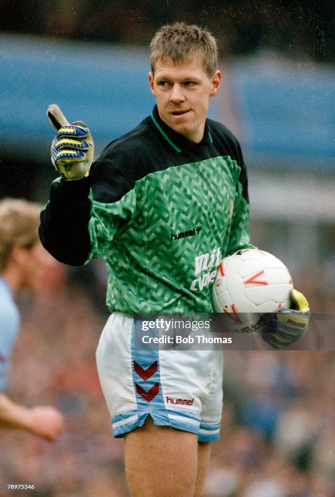 Sport. Football. pic: 26th December 1989. Division 1. Aston Villa goalkeeper Nigel Spink. Nigel Spink played for Aston Villa 1977-1996 and won 1 solitary England international cap in 1983.