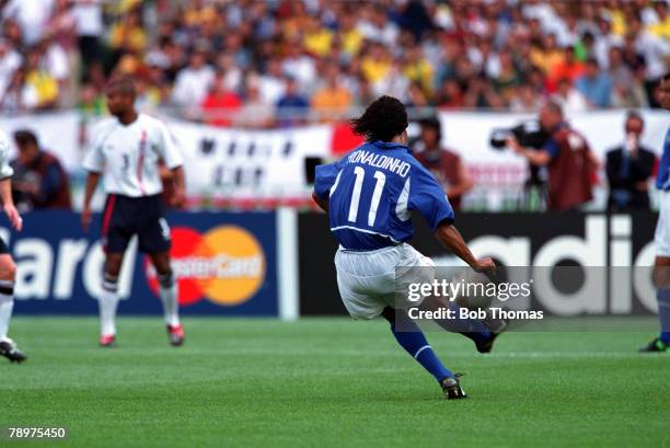 Football, 2002 FIFA World Cup Finals, Quarter Finals, Shizuoka, Japan, 21st June 2002, England 1 v Brazil 2, Brazil's Ronaldinho scores the winning...