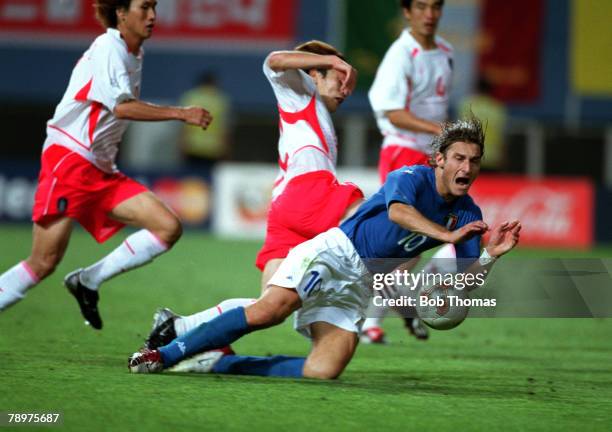 Football, 2002 FIFA World Cup Finals, Second Phase, Daejeon, South Korea, 18th June 2002, South Korea 2 v Italy 1 , Italy's Francesco Totti falls in...