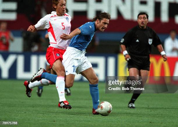 Football, 2002 FIFA World Cup Finals, Second Phase, Daejeon, South Korea, 18th June 2002, South Korea 2 v Italy 1 , Italy's Francesco Totti is...