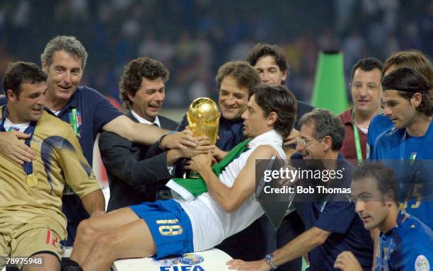 Sport, Football, FIFA World Cup Final, Berlin, 9th July 2006, Italy 1 v France 1, , Italy won 5-3 on Penalties, Italy celebrations with Filippo...