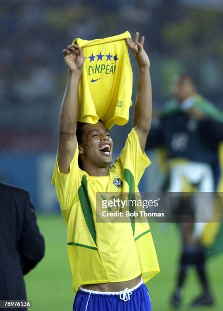 Football, 2002 FIFA World Cup Final, Yokohama, Japan, 30th June 2002, Germany 0 v Brazil 2, Brazil's Ronaldinho celebrates victory