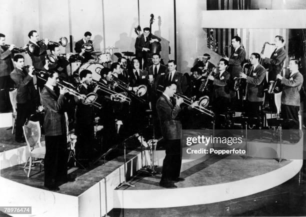 530 Glenn Miller Band Stock Photos, High-Res Pictures, and Images ...