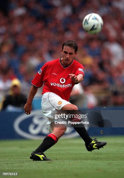 Sport, Football, F.A. Charity Shield, Wembley,13th, August Chelsea 2 v Manchester Utd 0,Gary Neville of Manchester United hits the ball down field