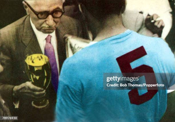Sport, Football, World Cup Final, 16th July 1950, Maracana Stadium, Rio de Janeiro, Brazil 1, v Uruguay 2. Obdulio Varela, the Uruguay World Cup...