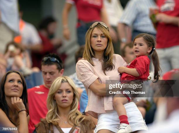 Sport, Football, FIFA World Cup, Frankfurt, 10th June 2006, England 1 v Paraguay 0, Michael Owen's wife Louise Owen with her daughter in the crowd,...