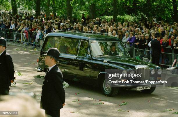 British Royalty, London, England, 6th September 1997, The funeral of Princess Diana, The hearse drives through the crowd lined streets