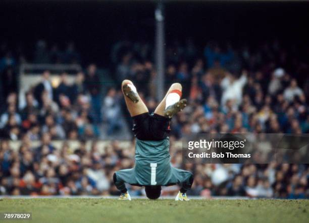 12th March 1988, FA, Cup 6th Round, Arsenal 1 v Nottingham Forest 2, Nottingham Forest goalkeeper Steve Sutton celebrates Forest's winning goal, with...