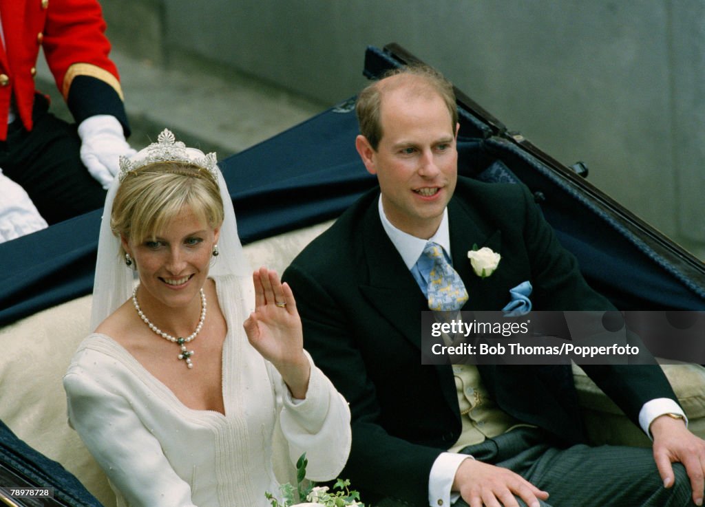 British Royalty. Royal Wedding. Windsor, London, England. June 1999. Prince Edward and his wife Sophie ride in an open top carriage.
