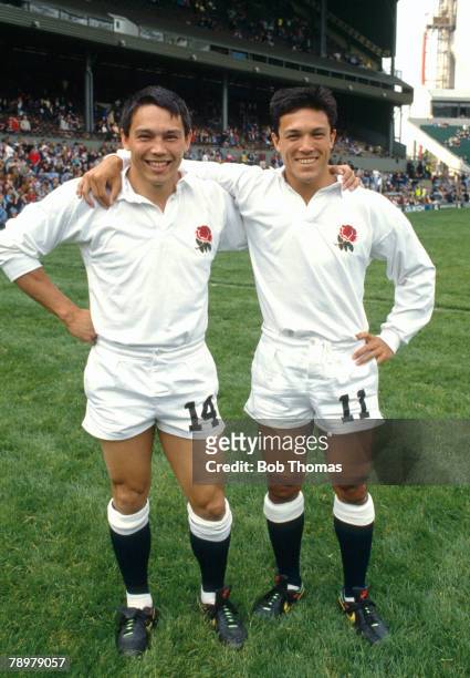 Sport, Rugby Union, pic: 29th September 1990, Centenary Match at Twickenham, England 18 v Barbarians 16, England wingers Tony Underwood, right and...