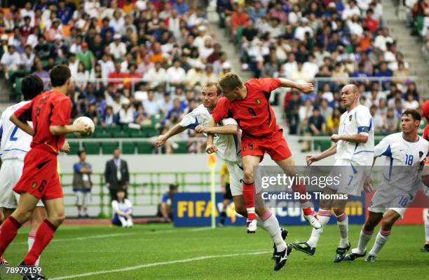 Football, 2002 FIFA World Cup Finals, Shizuoka, Japan, 14th June 2002, Belgium 3 v Russia 2, Belgium's Wesley Sonck scores his sides 2nd goal