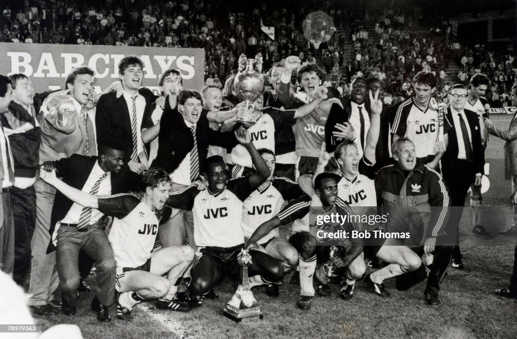 Sport. Football. pic: 26th May 1989. Division 1. Liverpool 0 v Arsenal 2. Arsenal celebrate winning the League Championship