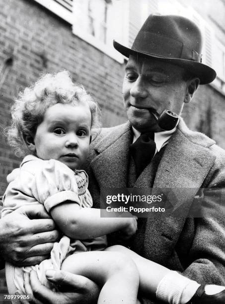 England, 7th August 1947, British stage and screen actor Sir Ralph Richardson with his son Charles David Richardson at home.