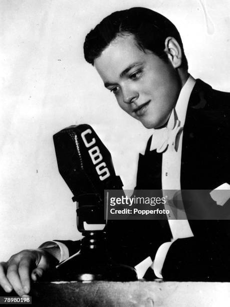 Portrait of the American actor and film director Orson Welles at the microphone during his "The War of the Worlds" radio broadcast, 30th October 1938.