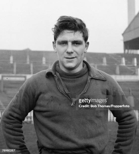 Sport, Football, Old Trafford, Manchester, England, 5th January 1954, Manchester United's Duncan Edwards training after being selected for England's...