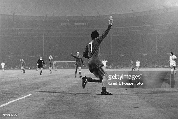 Football, European Cup Final, Wembley, 29th May 1968, Manchester United 4 v Benfica 1 ,George Best turns to celebrate after scoring Manchester...