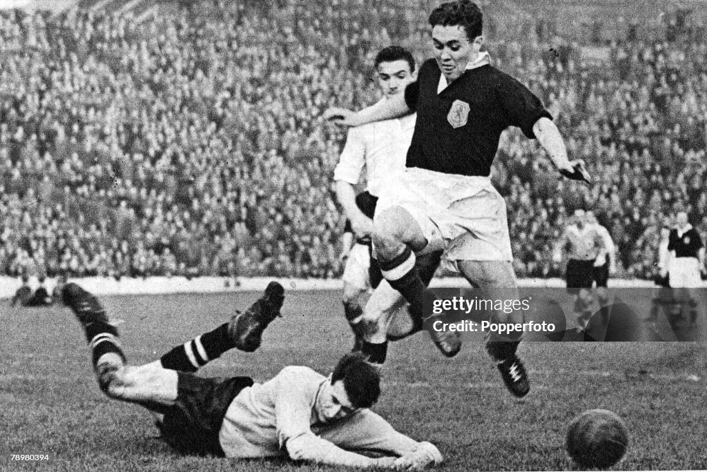 Football. 1955. Hampden Park, Glasgow. Scottish League 3 v Football League 2. Bobby Collins, Scottish outside-left, jumps to avoid injuring Reg Matthews, the Football League goalkeeper.