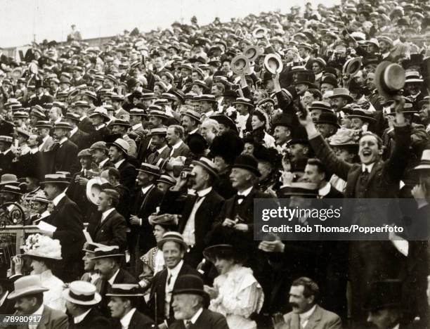 Sport, 1908 Olympic Games in London, Athletics, Mens 100 metres Final, The crowd watching, some waving their "boater" hats, as Reginald Walker, South...