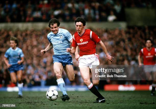 22nd March 1986, Division 1, Manchester United 2, v Manchester City 2, Manchester United striker Peter Davenport chased by Manchester City's Nicky...