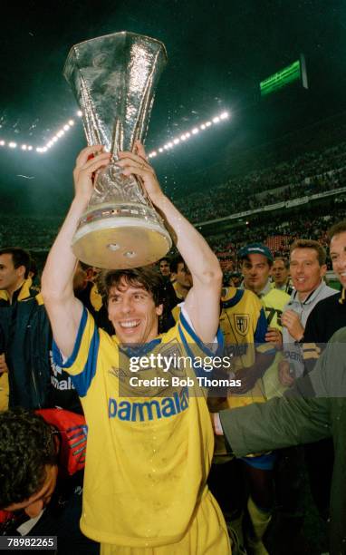 17th May 1995, UEFA, Cup Final, Juventus 1 v Parma 2, Parma's Gianfranco Zola holds aloft the UEFA, Cup, Gianfranco Zola also won 35 Italy...