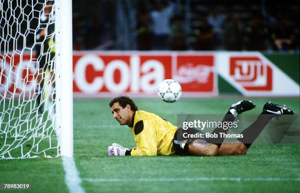 4th July 1990, World Cup Finals, Turin, West Germany vs, England , West Germany win 4-3 on Penalties, Peter Shilton, England