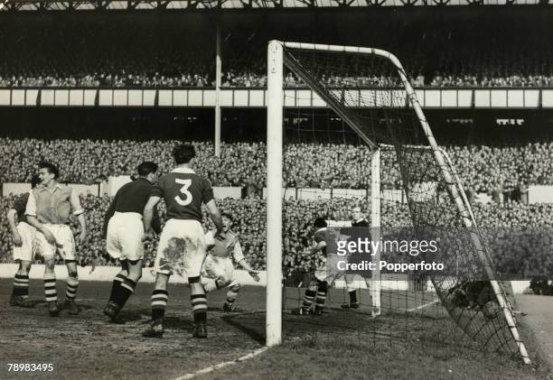 Football, 7th April 1952, FA Cup Semi-Final, White Hart Lane, London, Arsenal 3 v Chelsea 0, Arsenal's Freddie Cox scores his sides second goal