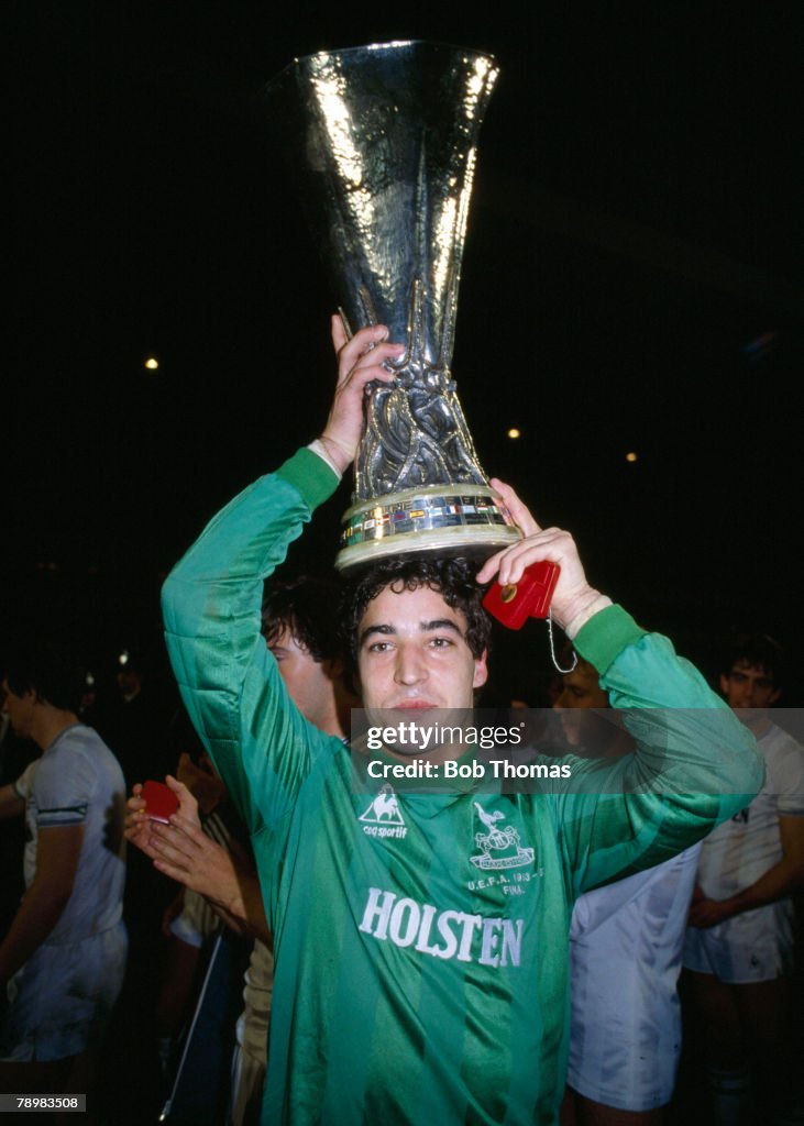 Sport. Football. pic: 23rd May 1984. UEFA Cup Final 2nd Leg at White Hart Lane. Tottenham Hotspur 1 v Anderlecht 1. Tottenham won 4-3 on penalties. Tottenham Hotspur goalkeeper Tony Parks with the trophy, having made the vital penalty saves in the shoot-o