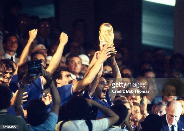 Sport, Football, 1982 World Cup Final, Madrid, Spain, 11th July Italy 3 v West Germany 1, Italy's Claudio Gentile and Giuseppe Bergomi proudly hold...