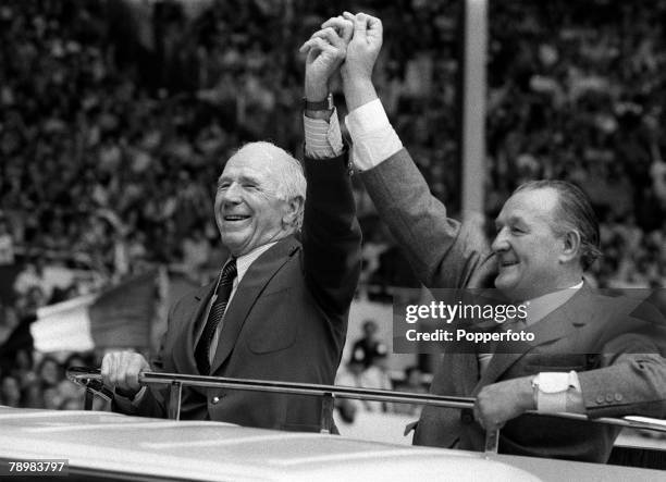 26th March 1983, 1983 Milk Cup Final at Wembley, Liverpool 2, v Manchester United 1, Manchester United elder statesman Sir Matt Busby, left, with...