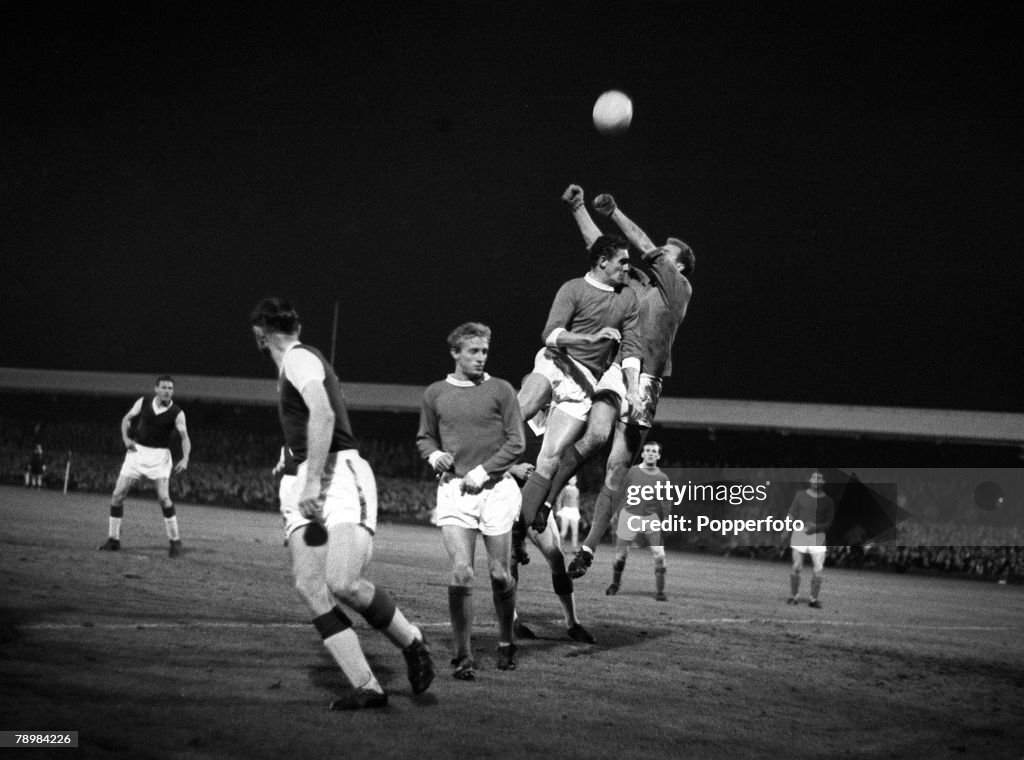 Sport. Football. pic: 3rd September 1963. Division 1. Ipswich Town v Manchester United at Portman Road. Manchester United goalkeeper Harry Gregg puches clear with defender Bill Foulkes supporting.