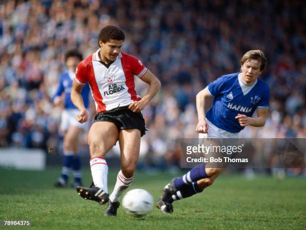 Sport, Football, FA Cup Semi-Final at Highbury, Southampton 0 v Everton 1 a,e,t pic: 14th April 1984, Southampton's Reuben Agboola plays the ball as...