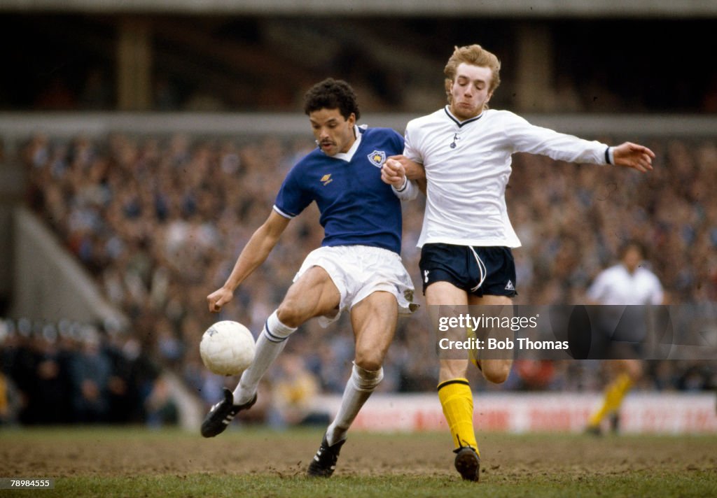 Sport. Football. pic: 3rd April 1982. FA Cup Semi-Final at Villa Park. Tottenham Hotspur 2 v Leicester City 0. Tottenham Hotspur striker Steve Archibald, right, challenges Leicester City defender Larry May.