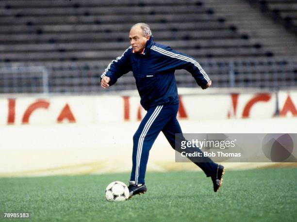 Circa 1983, Alfredo Di Stefano, Real Madrid Coach, and former star player for the club, who played international for 3 countries, Argentina, Colombia...