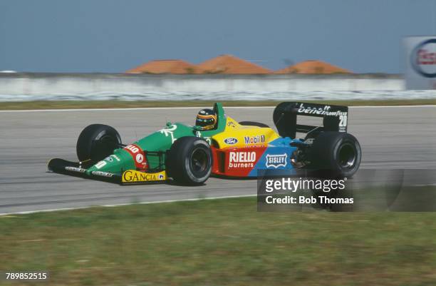 Belgian racing driver Thierry Boutsen drives the Benetton Formula Ltd Benetton B188 Ford Cosworth DFR 3.5 V8 to finish in 7th place in the 1988...