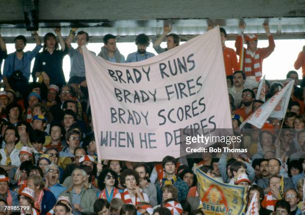Sport, Football, 1980 FA Cup Final, Wembley, 10th May 1980, Arsenal 0 v West Ham United 1, Arsenal fans with large banner dedicated to Liam Brady