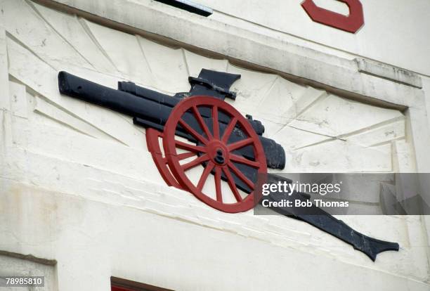 S, The Arsenal emblem, the "Gunners" cannon