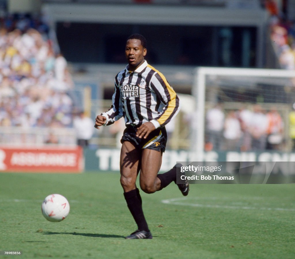 Sport. Football. pic: 27th May 1990. Division 3 Play Off Final at Wembley. Tranmere Rovers 0 v Notts County 2. Notts County's Charlie Palmer on the ball.