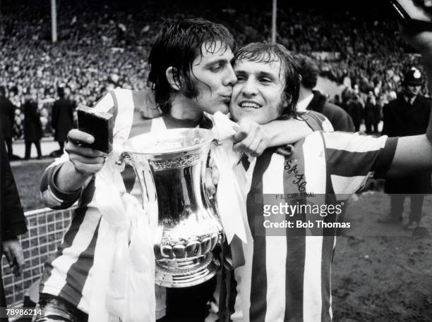 Sport, Football, Wembley Stadium, London, FA Cup Final, 5th May 1973, Sunderland 1 v Leeds United 0, Sunderland goalscorer Ian Porterfield kisses...