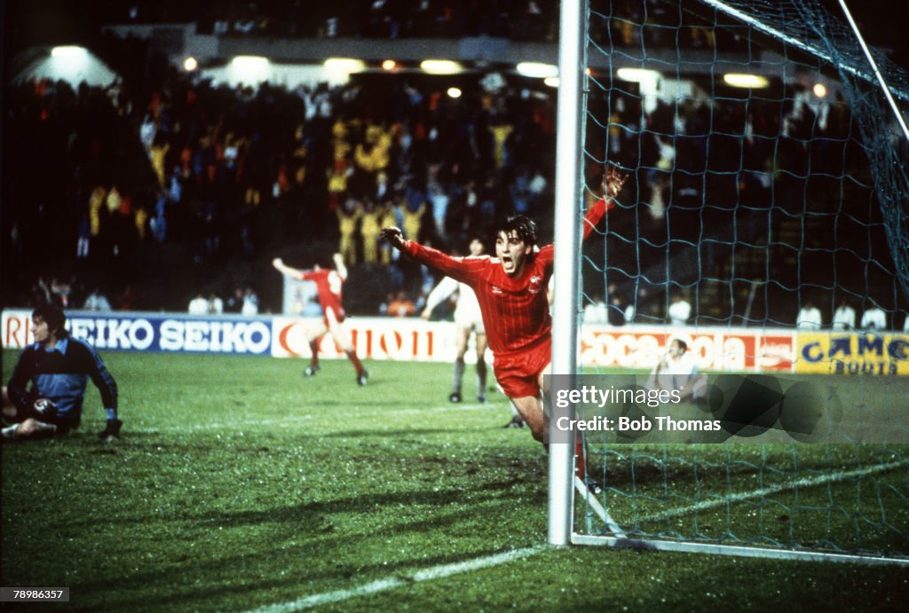 Sport. Football. pic: 11th May 1983. European Cup Winners Cup Final. Gothenburg. Aberdeen 2. v Real Madrid 1. a.e.t. Aberdeen's John Hewitt celebrates as he beats Real Madrid's goalkeeper Agustin to score the winning goal in extra-time.