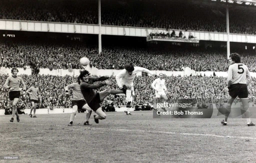 Sport. Football. pic: 17th May 1972. UEFA.Cup Final 2nd Leg at White Hart Lane. Tottenham Hotspur beat Wolverhampton Wanderers 3-2 on aggregate. Tottenham Hotspur's Alan Mullery beats Wolverhampton Wanderers' goalkeeper Phil Parkes to score, resulting in 