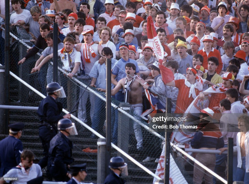 Sport. Football. European Cup Final. Brussels. 29th May 1985. Liverpool 0 v Juventus 1. Liverpool fans begin to riot before the start of the match.