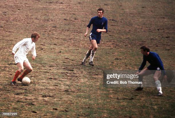 Football, 1970 FA Cup Final, Wembley, 11th April Chelsea 2 v Leeds United 2, Billy Bremner on the ball faced by Chelsea players on the terrible...