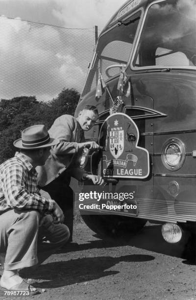 Sport, Rugby League, pic: 1952, England, The Australia Rugby League team bus with the "Aussies" badge prominent on the front, as the driver uses a...