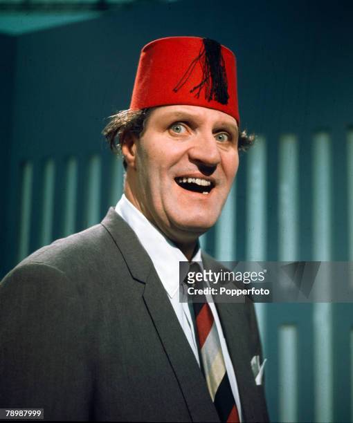 Entertainment, Comedy, Personalities, pic: 1968, British comedian Tommy Cooper one of the best loved comedians