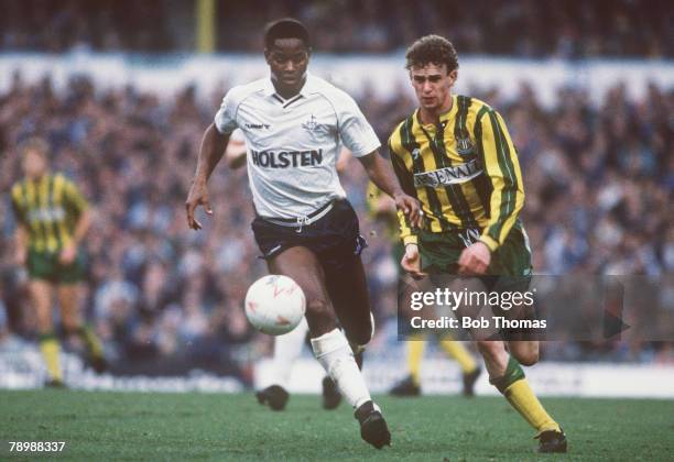 31st December 1988, Division 1, Tottenham Hotspur 2, v Newcastle United 0, Tottenham Hotspur's Chris Fairclough challenged by Newcastle United's...