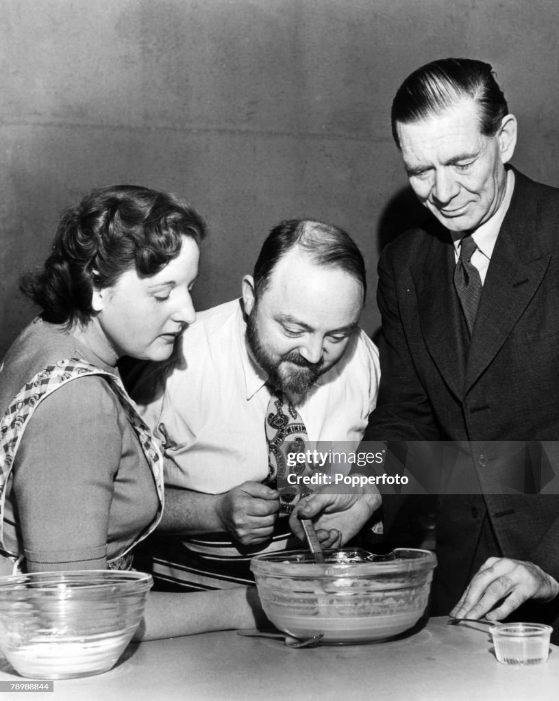 Personalities. Television. Cooking. pic: Television cooks Marguerite Patten and Philip Harben, centre, chat with S.E. Reynolds.